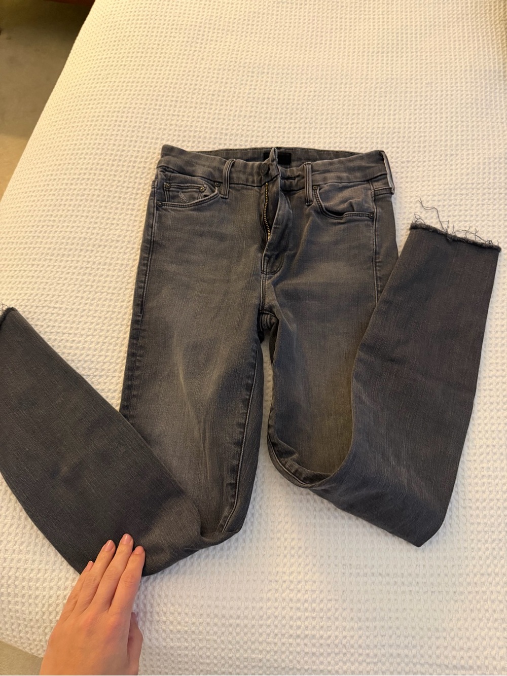 🗽MOTHER Charcoal Raw-Hem Skinny Jeans